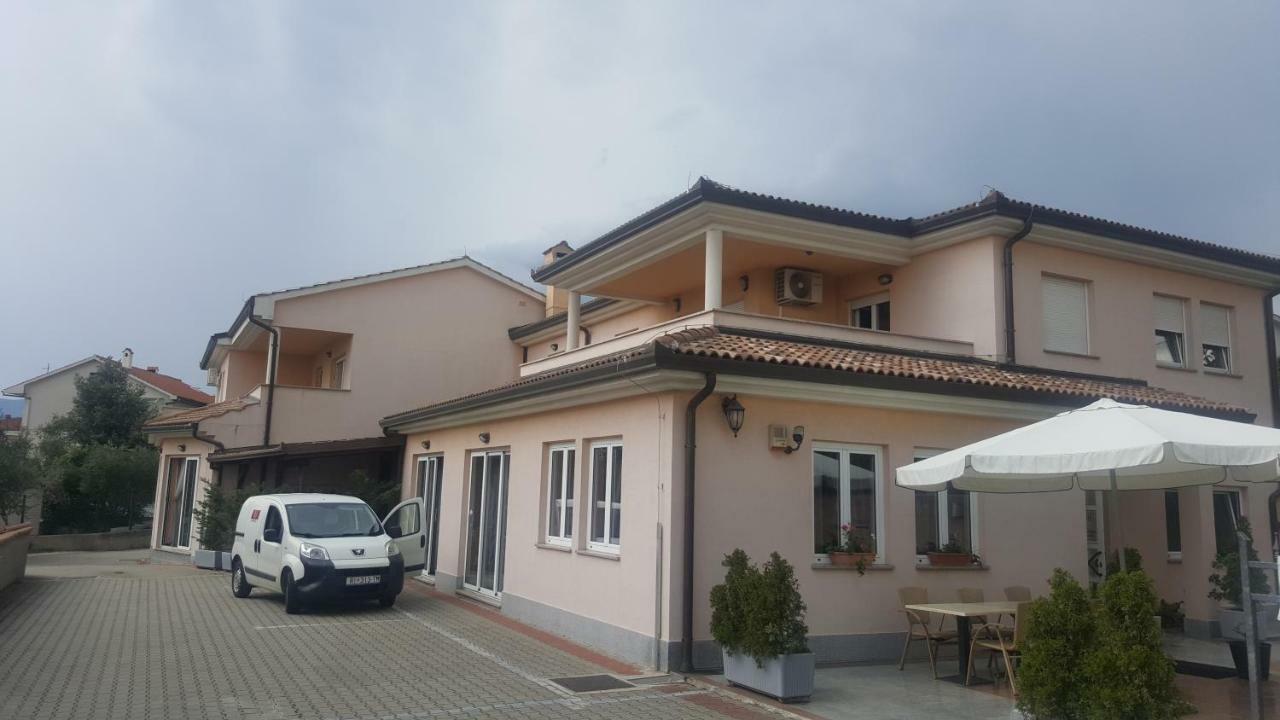 Apartment Dora Rijeka Exteriör bild